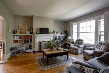 Main picture of 708 Van Dyke St