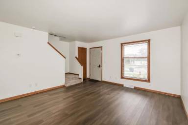 Main picture of 208 Applewood Ln