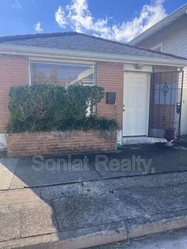 Main picture of 3232 Saint Philip St