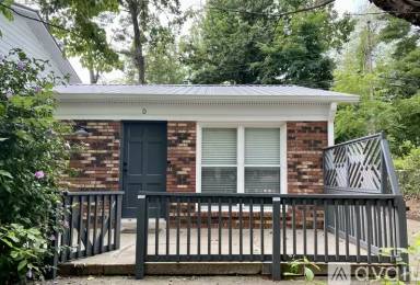 Main picture of 6 Dogwood Ct