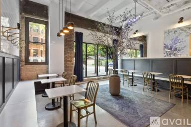 Main picture of 1325 W Wilson Ave Apartments