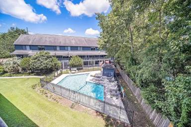 Main picture of 1530 Fort Johnson Rd
