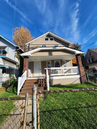Main picture of 1137 E 144th St