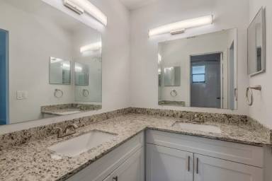 Main picture of 5300 Elmhurst Rd