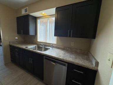 Main picture of 726 E Oxford Dr