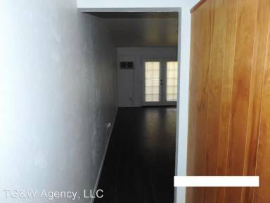 Main picture of 312 La Veta Dr NE