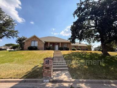 Main picture of 1906 Country Brook Dr