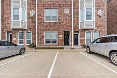 Main picture of Lakeridge Townhomes