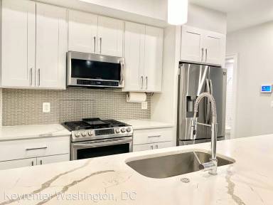 Main picture of 3463 14th St NW