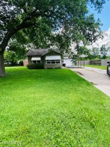Main picture of 105 River Oaks Dr