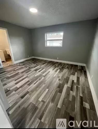 Main picture of 1532 SW 5th Pl