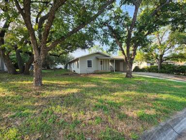 Main picture of 8 Cameron Dr