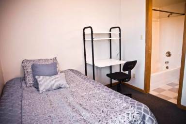 Main picture of 808 S Oak St