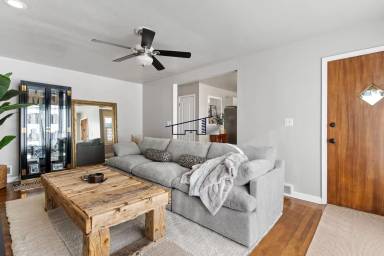 Main picture of 1348 Darling St