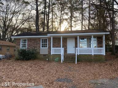 Main picture of 597 Betty St