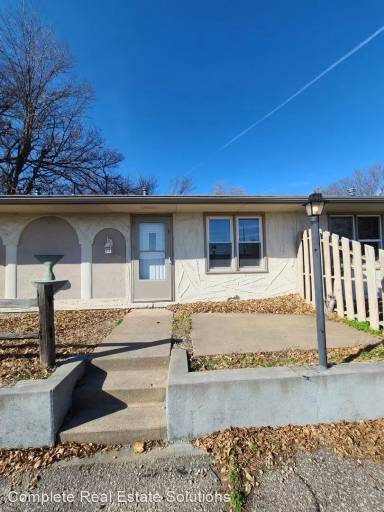 Main picture of 121 E Vine St