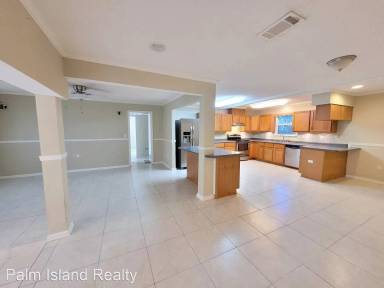 Main picture of 206 Hermey Ave