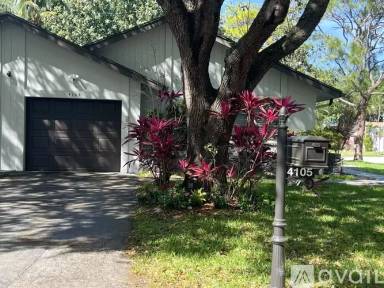 Main picture of 4105 Palm Forest Dr S