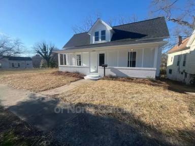 Main picture of 608 S Yadkin Ave