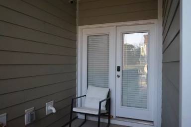 Main picture of 902 James J Freeland Mem Dr