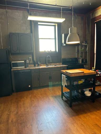 Main picture of 110 E Tyler St