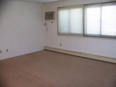 Main picture of 945 Oakcrest St