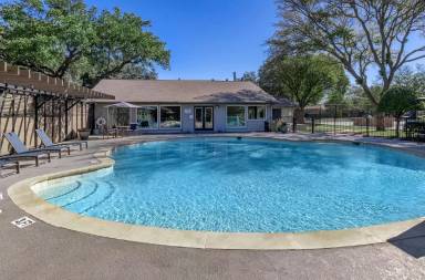 Main picture of 900 Frances Way