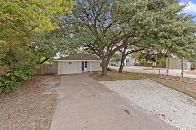Main picture of 206 George Bush Dr E