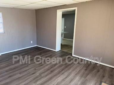 Main picture of 306 E 3rd St