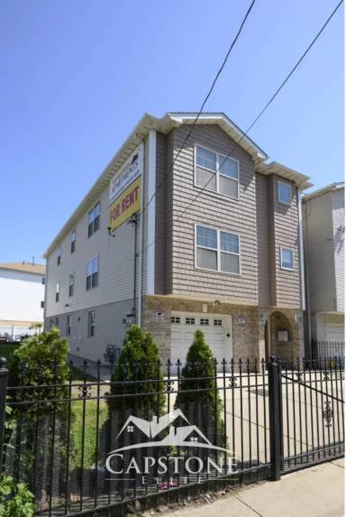 Main picture of 255-257 New Jersey Railroad Ave