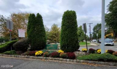 Main picture of 433 Danbury Ln