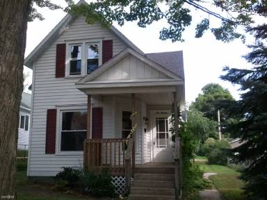 Main picture of 214 E Bremer St