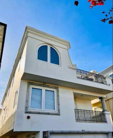 Main picture of 330 Homer Pl