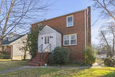 Main picture of 5003 Erie St