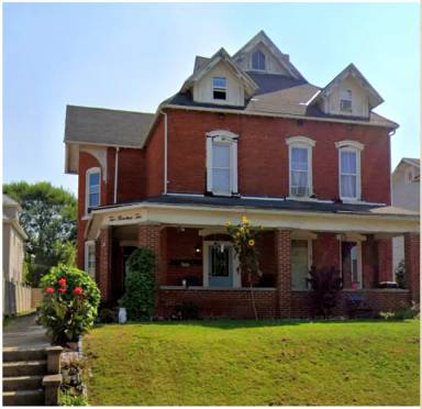 Main picture of 210 S 3rd St