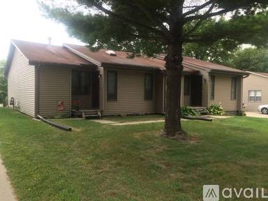 Main picture of 1311 Woodstock Ave