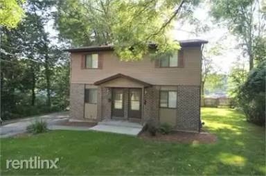 Main picture of 922 Emerald Ave NE