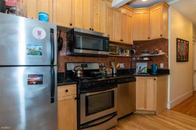 Main picture of 69 Babcock St