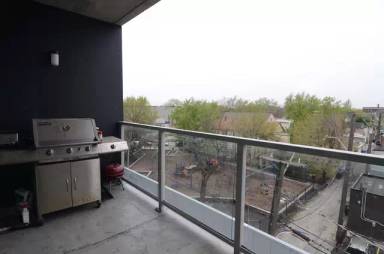 Main picture of 1610 W Fullerton Ave