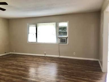 Main picture of 5818 Pickering Ave