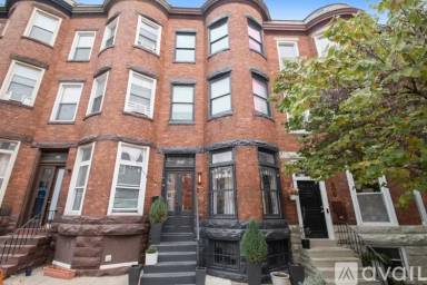 Main picture of 808 Newington Ave