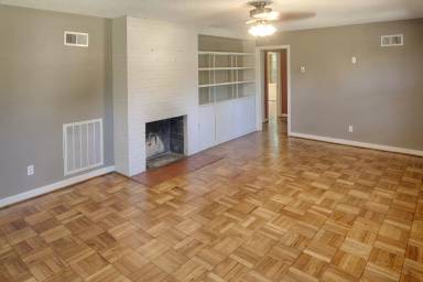 Main picture of 15 E 62nd St