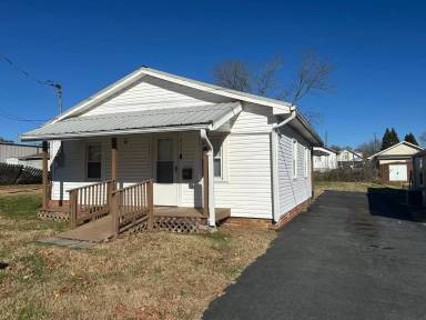 Main picture of 717 Plantation Rd