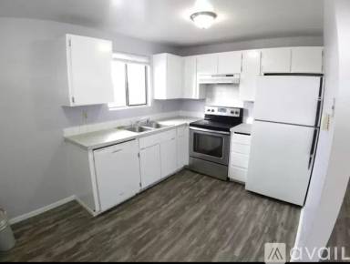 Main picture of 2434 N Addison St