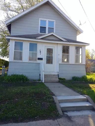 Main picture of 122 5th Ave SE