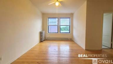 Main picture of 1050 W George St