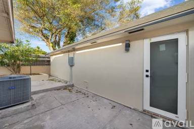 Main picture of 4701 SW 104th Ct
