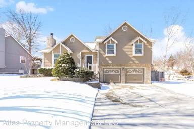 Main picture of 408 SE Topaz Dr