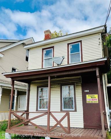 Main picture of 425 N 2nd St