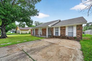 Main picture of 2026 Wedgewood Ln